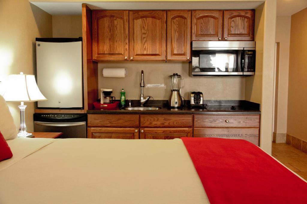 Lake Grassy Inn & Suites 레이크플래시드 객실 사진